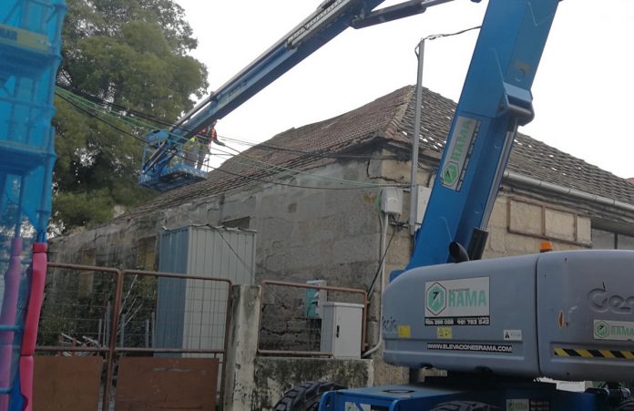 nave_calle_camilo_jose_cela_tui Comienza la demolición de la cubierta de la nave de la calle Camilo José Cela en Tui