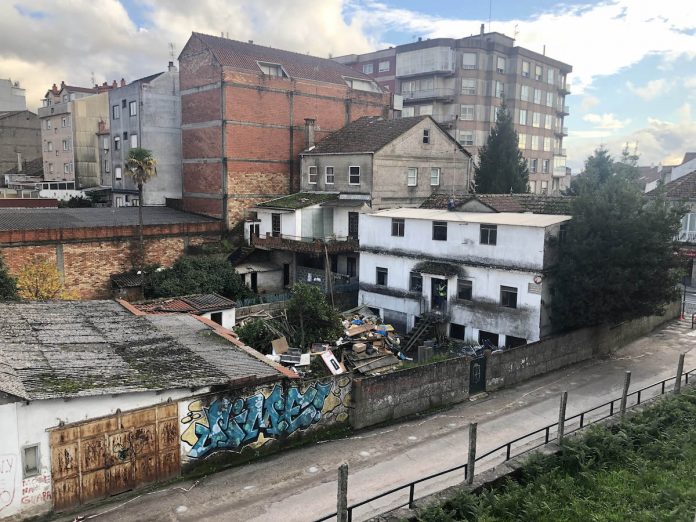 Comenzaron las obras de apertura de la calle Ourense en Tui