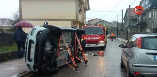 Excarcelan a un septuagenario tras volcar con su coche en A Guarda
