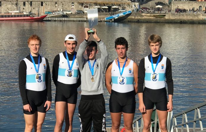 Oro y plata para el Club Remo do Míño en la “Regata Internacional do Natal” celebrada en Oporto