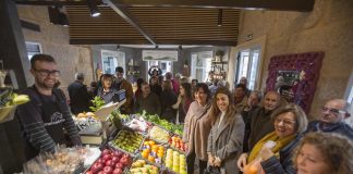 Un mercado especializado en productos de la tierra reabre en Goián
