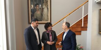 Encuentro entre el delegado de Zona Franca y la alcaldesa de Tomiño para estudiar vías de colaboración