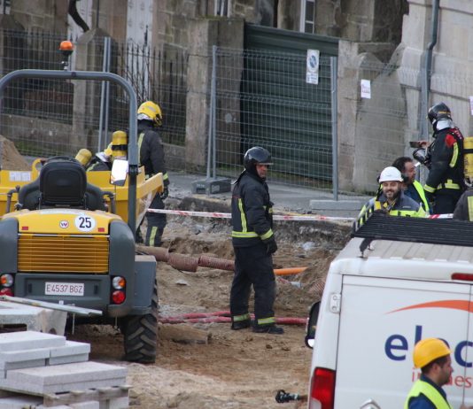 Desalojan los comercios del centro de Gondomar por un escape de gas