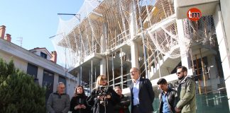 Carmela Silva supervisa as obras da biblioteca municipal de Nigrán