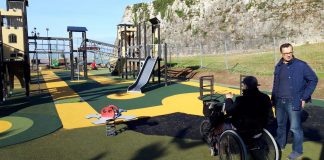 Baiona inaugura el nuevo parque infantil de A Palma