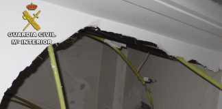 Detienen a un vecino de A Guarda infraganti cuando realizaba un butrón para entrar en una frutería