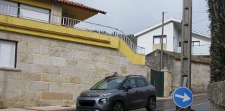 Adiós a los poste de baja tensión que obstaculizaban la calzada en Camos