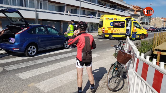Herida en un atropello cuando cruzaba por un paso de peatones montada en bicicleta en Baiona