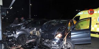 Herido tras empotrarse un coche contra dos vehículos estacionados en Baiona
