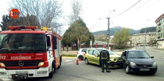 Dos heridos en una colisión frontolateral en Gondomar