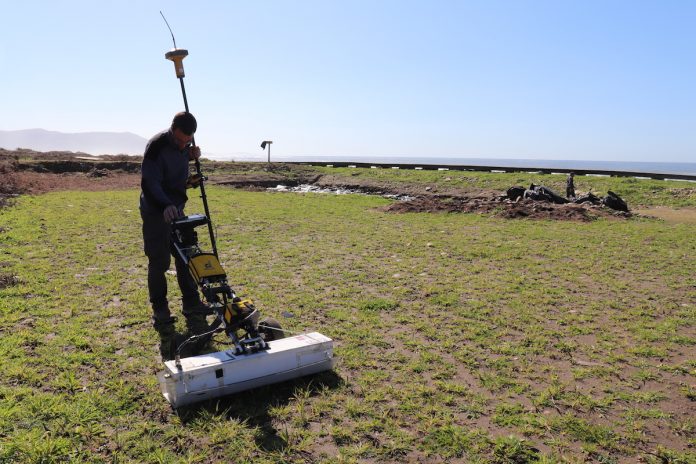 Usan un georadar para buscar más salinas romanas en A Guarda