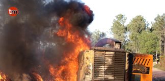 Calcinada una máquina trituradora de ramas en el monte de Baíña