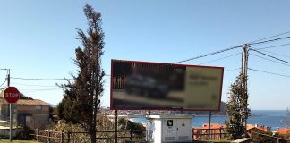 Solicitan a retirada dun valo publicitario ilegal instalado en terreos municipais de Nigrán