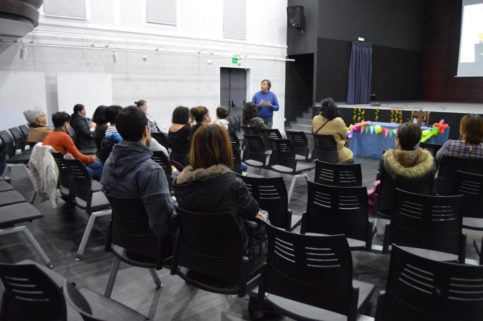 A Casa da Cultura de Tomiño acolle o encontro “Estratexias para unha crianza en positivo”