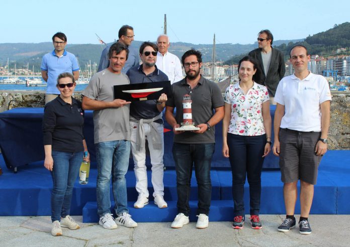 Tripulación del Nahela ganadora del Trofeo Comunica