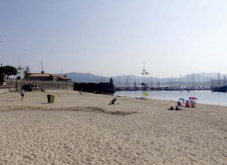 La Praia da Ribeira reabre al baño