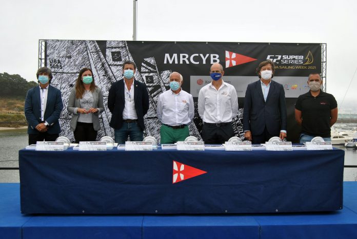Autoridades asistentes a la presentacion en el MRCYB de las 52 Super Series Baiona Sailing Week_© MRCYB