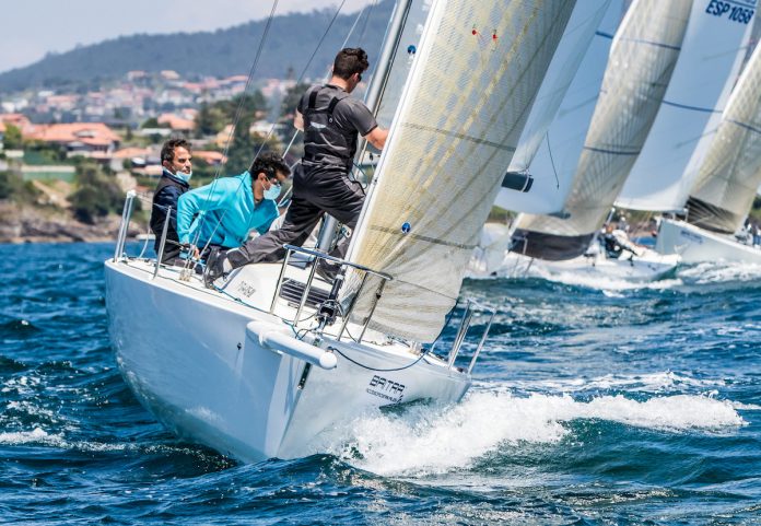 Javier de la Gándara, Diego Fernandez y Jaime Gándara a bordo del Okofen