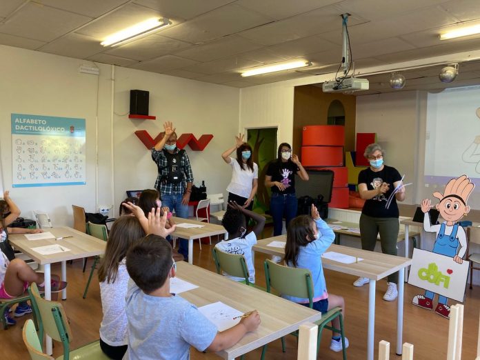 Cole_Camos_lengua_signos