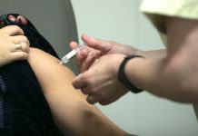 La Xunta amplía hasta los 25 años la vacunación contra el virus del papiloma humano en varones