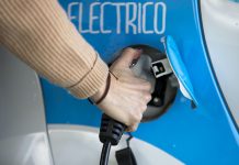 Oia adquiere un vehículo eléctrico para el servicio de vías, obras y medio ambiente