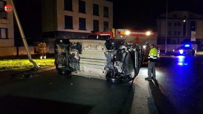 accidente_sabaris_farola_vuelco