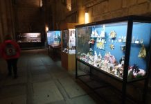 La Catedral de Tui acoge una exposición de más de 400 Belenes de todo el mundo