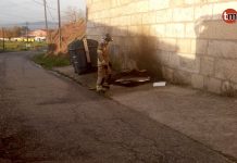 Los bomberos del GES de O Val Miñor sofocan el fuego de tres colchones en Priegue