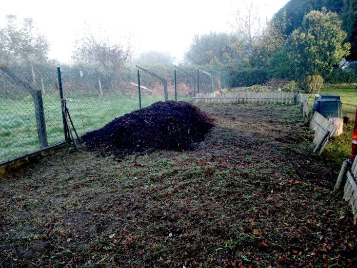 compost-horta-tomino