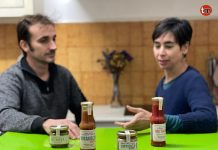 Una empresa de Tui presenta una mostaza con semillas de grelo y una salsa picante de mirabeles del Rosal y habaneros