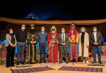 Más de 1.200 personas acudieron a la recepción de los Reyes Magos en el Teatro de Tui