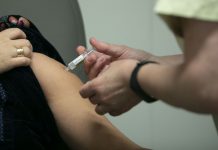 El Área Sanitaria de Vigo refuerza recursos y personal para afrontar el aumento de casos de gripe