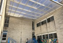 El Concello instala dos nuevas cubiertas en el CEIP Carlos Casares