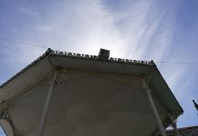 C21 solicita la inmediata retirada del altavoz que se encuentra anclado en el palco de la música
