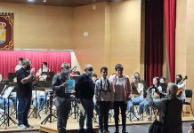 O Rosal homenajea a dos apicultores por su lucha contra las velutinas