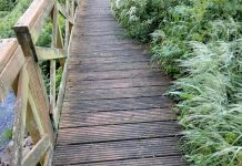 El PP urge al alcalde reparar el paseo fluvial de Baredo