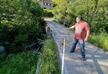 Cortan un puente en Gondomar por el desprendimiento de las barandillas y del guardarraíl