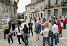 A veciñanza de Gondomar concéntrase para reclamar o seu dereito ao servizo de saneamento