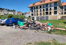 El PP de Baiona denuncia que un vertido de obra lleva más de tres meses en el parking de Os Tendales