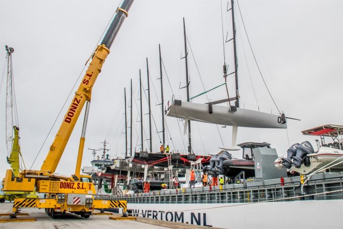 Operacion de descarga de los TP52 en el p uerto de Vigo