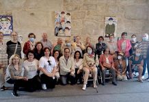 Participantes del taller “Cultiva tu Mente” visitan la exposición “Baiona Patchwork” de Caíno