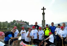 Un grupo de Discamino procedente de Barcelona realiza el Camino de Santiago por la Costa