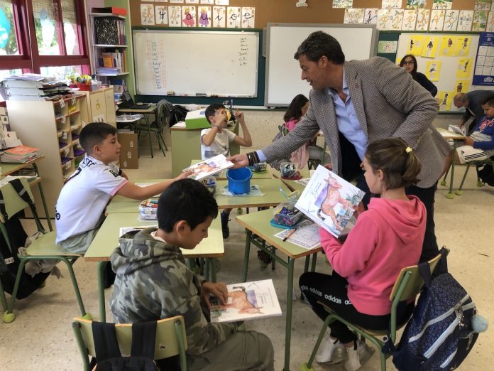 Entrega Libros Alcalde Un paseo por Baiona
