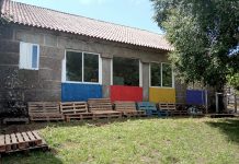Rematan las obras del tejado de la antigua escuela unitaria de O Burgo