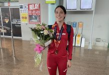 Cariñoso recibimiento a la baionesa Ainhoa Repáraz tras su exitosa participación en el Campeonato de Europa