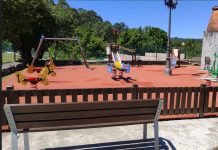 Baiona realiza mejoras en el parque infantil y biosaludable del centro cultural de Baredo