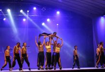 El grupo de baile “Dando la nota” actúa en Nigrán