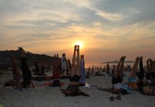 Nueva sesión de yoga y meditación en la Praia de Patos