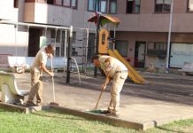 Inician los trabajos de renovación del pavimento del parque infantil de la urbanización Sol