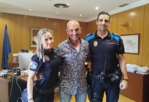 Dos agentes de la policía local salvan la vida de un hombre que sufrió un paro cardíaco mientras conducía